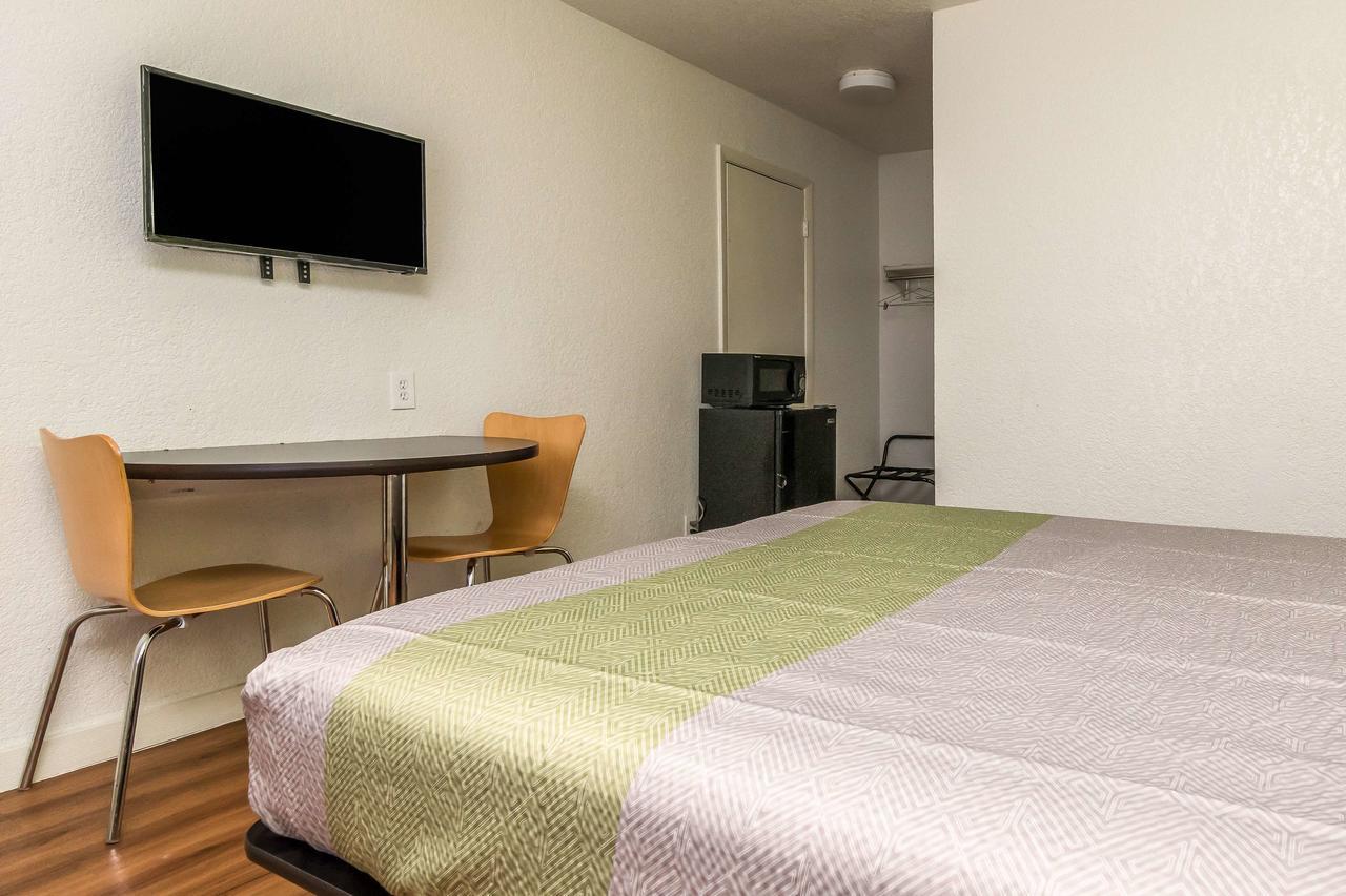 Motel 6 Fort Worth North 홀톰시티 외부 사진