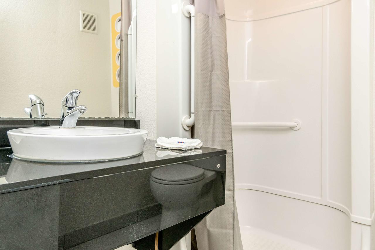 Motel 6 Fort Worth North 홀톰시티 외부 사진