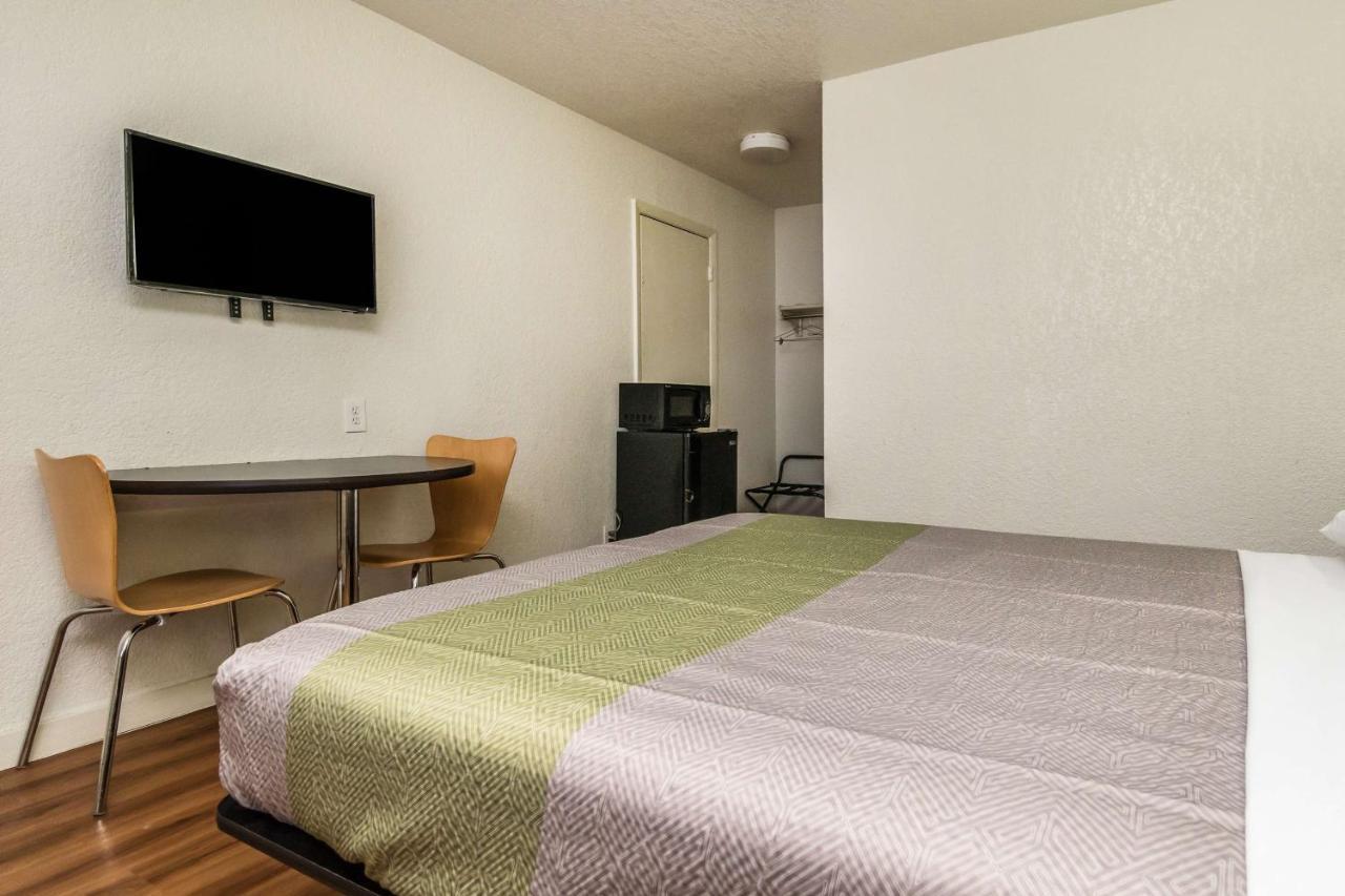 Motel 6 Fort Worth North 홀톰시티 외부 사진